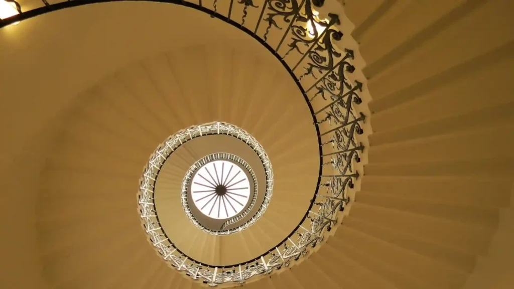 In fünf Schritten wieder die innere Stimme hören, Wendeltreppe
